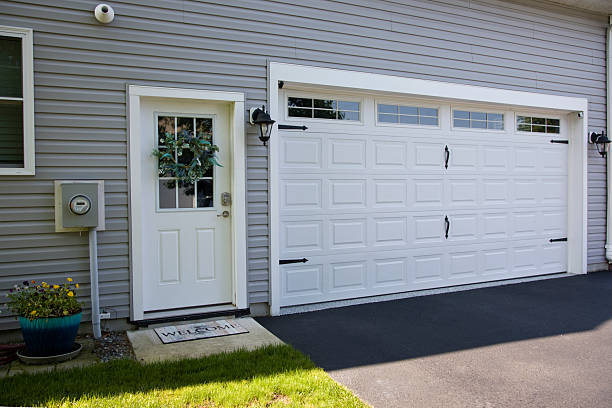 24/7 Emergency Garage Door Panel Replacement experts in Corunna, MI